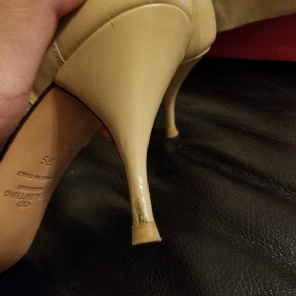 Valentino beige sandals with black bow size 39. Comfortable heel. VGUC - Picture 5 of 7